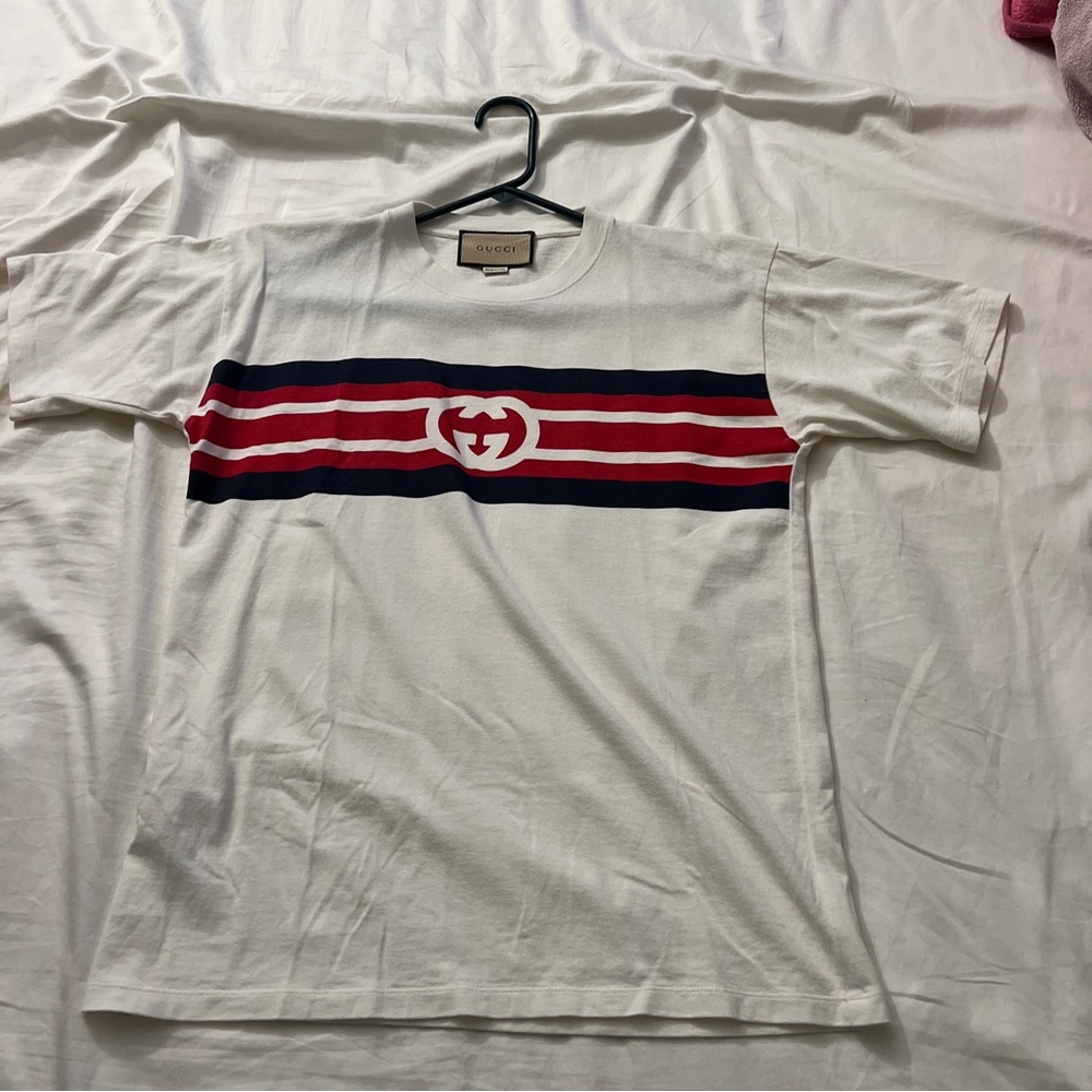 Authentic Gucci men T-shirt size XS 100% cotton use but in very good condition